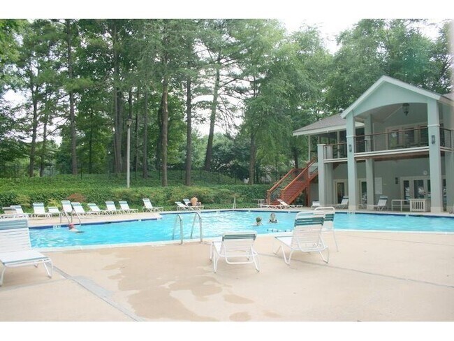 Building Photo - 901 Garden Ct