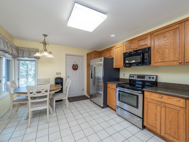 Building Photo - 12 Boulevard Dr