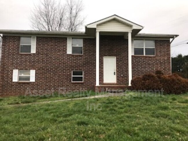 Primary Photo - 1685 Meadow Spring Dr
