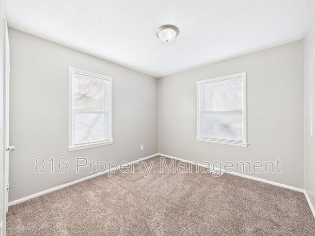 Building Photo - 721 N Rogers St