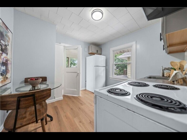 Building Photo - 375 Clay Ave