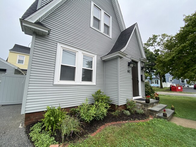 Building Photo - 61 Warwick Ave
