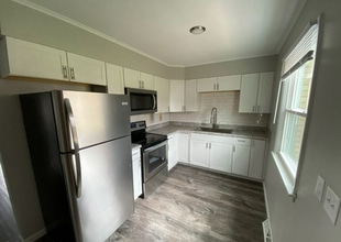 Building Photo - 121 E 35th St