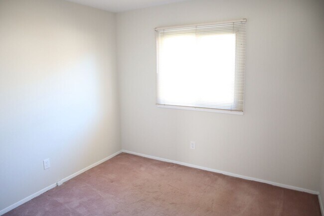 Building Photo - Renovated 3BR 2BA Rockville Split-Level with Huge Fenced Yard Available July