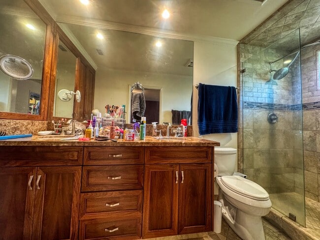 Building Photo - 44 Chestnut St