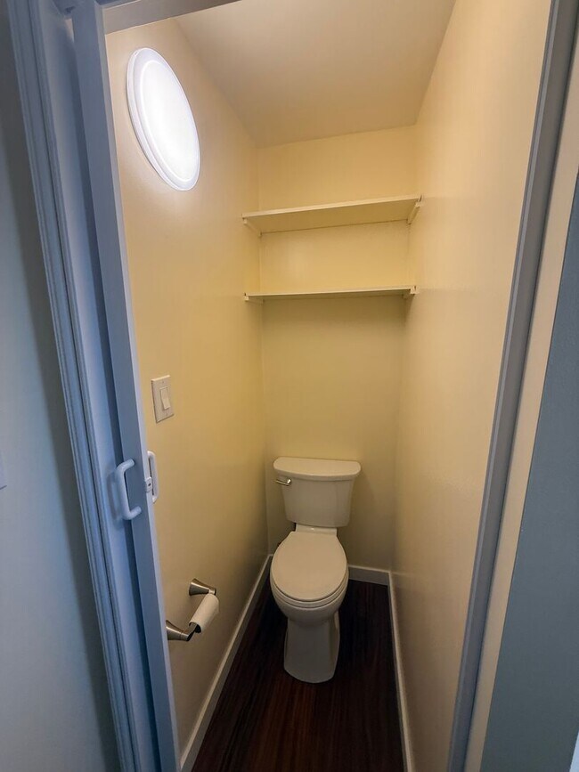 Building Photo - Stunning 2-bedroom, 1.5-bath Modern home in Vallejo with bountiful water views & walking distance...