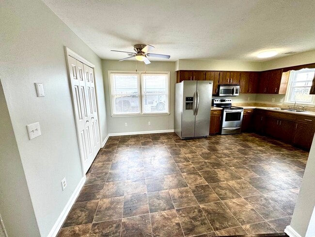 Building Photo - 185 Stonehouse Rd