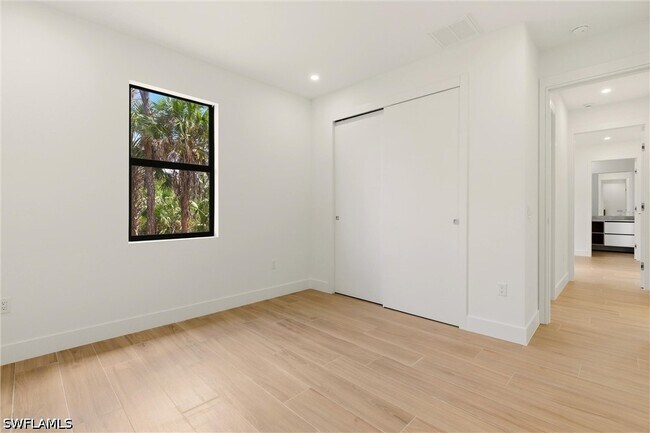 Building Photo - 1514 47th Ave NE