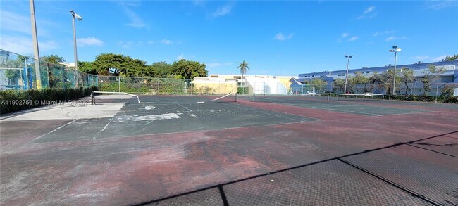 Building Photo - 9371 Fontainebleau Blvd