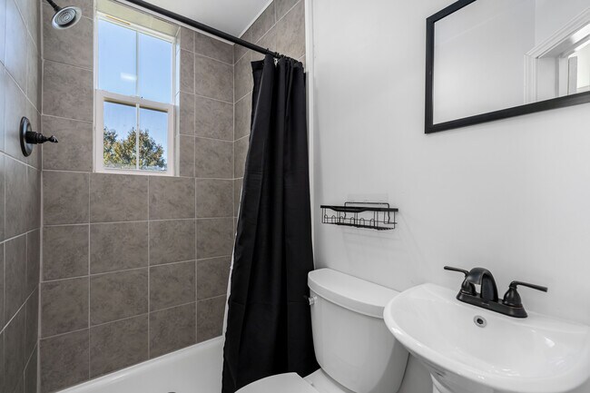 Building Photo - 120 S Cherokee St