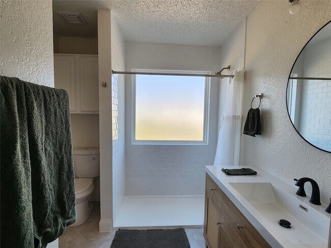 Building Photo - 4800 W Lovers Ln
