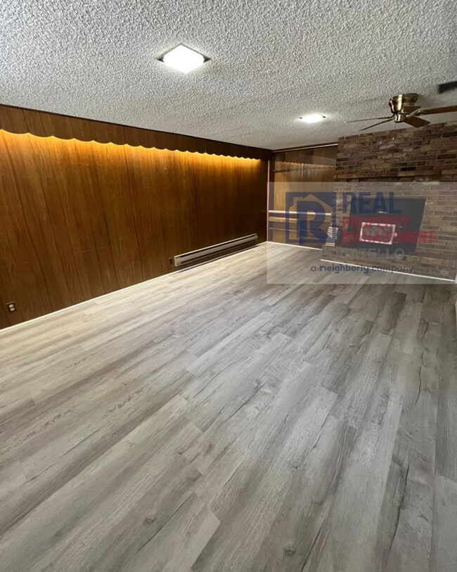 Building Photo - 4 Bedroom 2 Bath Home - Pet Friendly