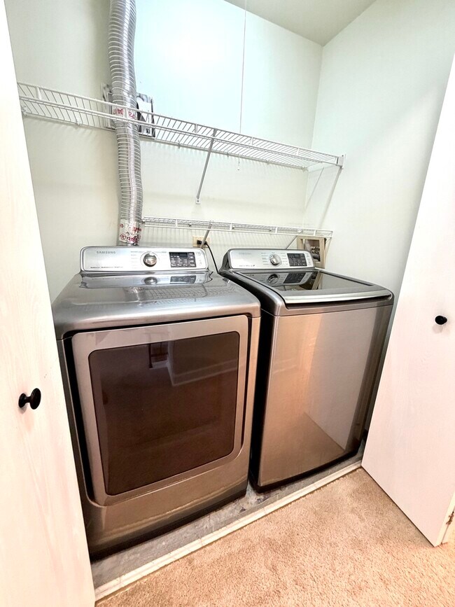 Building Photo - 665 Lakewood Farms Dr