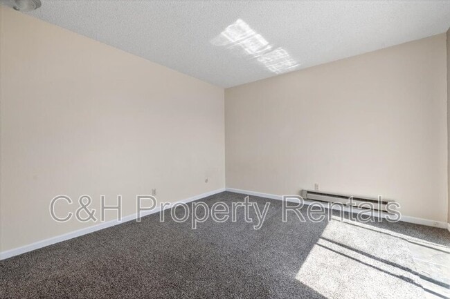 Building Photo - 2252 Avenue C