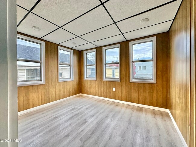 Building Photo - 37 High St