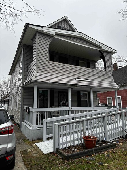 Building Photo - 2832 E 117th St