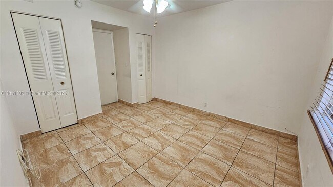Building Photo - 13715 Kendale Lakes Cir