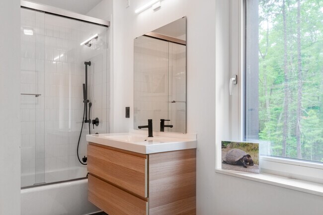 Building Photo - 40 Russells Hill Rd