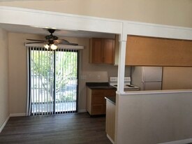 Building Photo - 2524 Winchester Dr