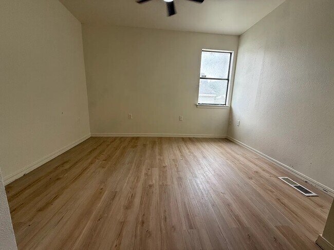 Building Photo - 810 N 12th St