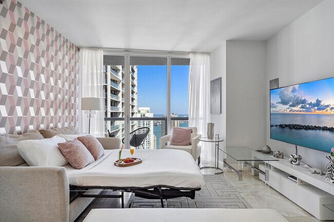 Building Photo - 485 Brickell Ave