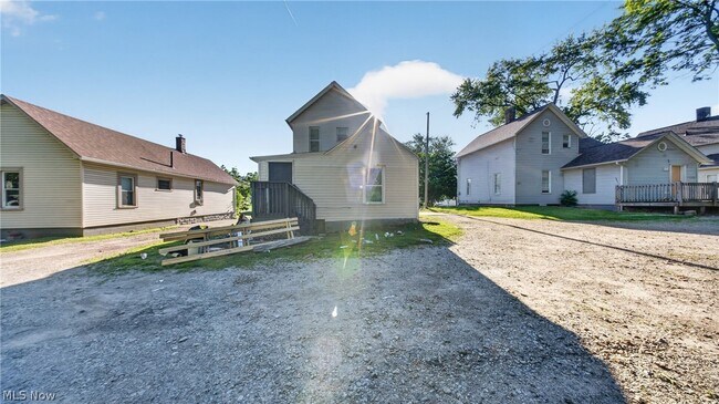 Building Photo - 511 Brown St