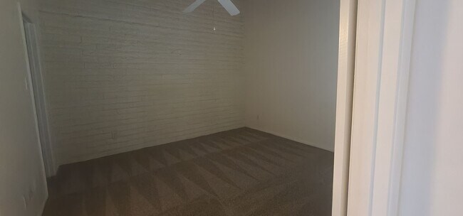 Building Photo - uclmc118