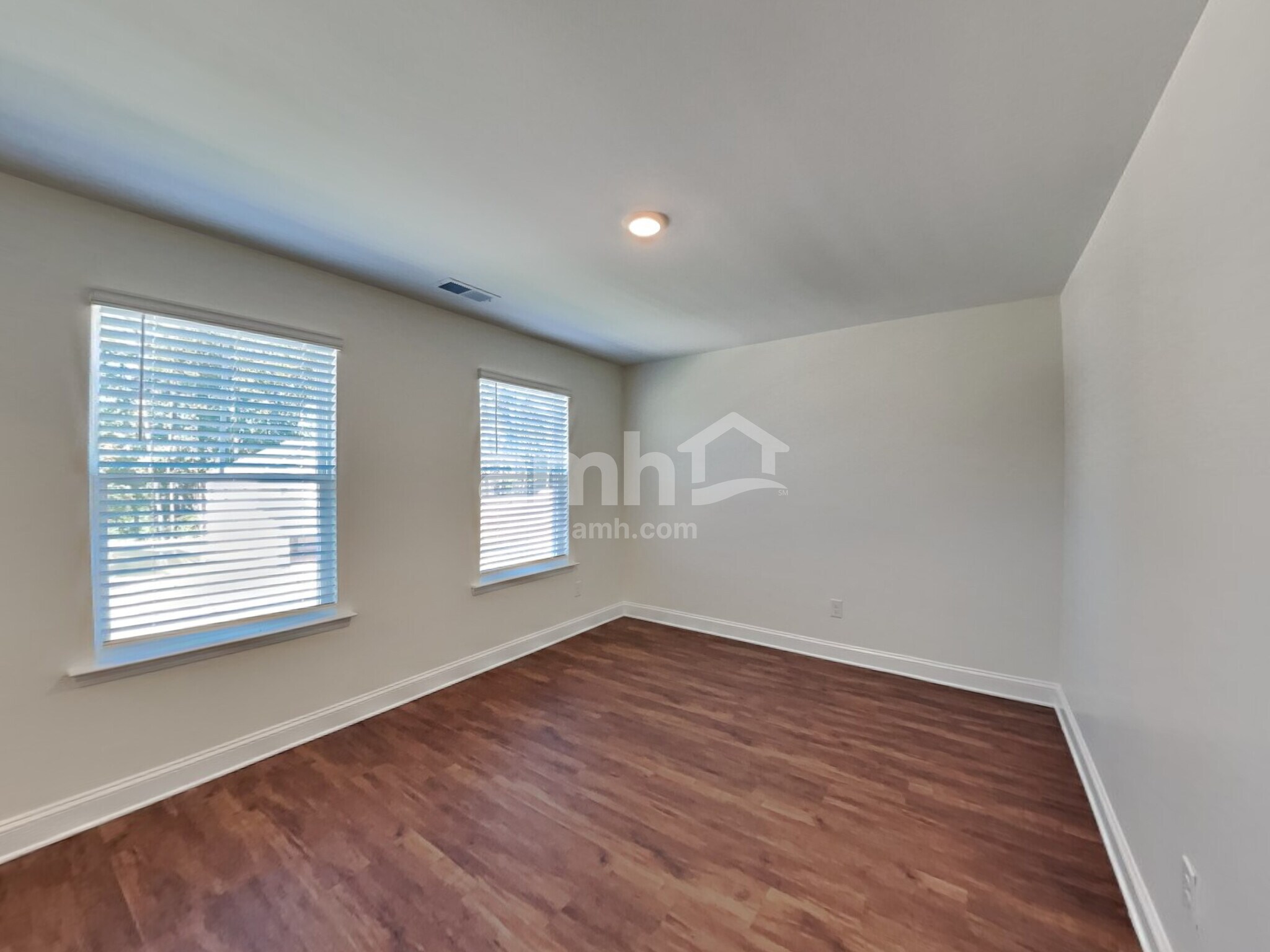 Building Photo - 564 Rivermist Dr
