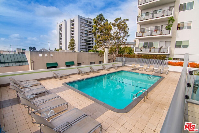 Building Photo - 1155 N La Cienega Blvd