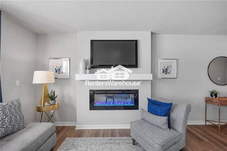 Building Photo - 2124 Bugge Dr