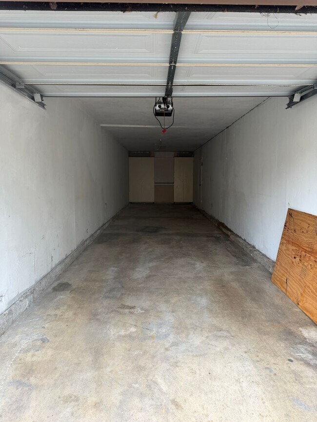 Building Photo - 2758 Bolker Dr