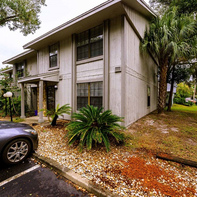 Building Photo - 9 Oakwood Park