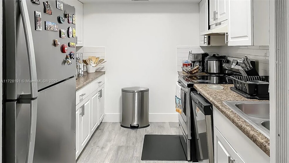 Building Photo - 1060 Crystal Lake Dr