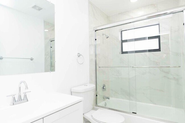 Building Photo - 309 NW 30th Ct