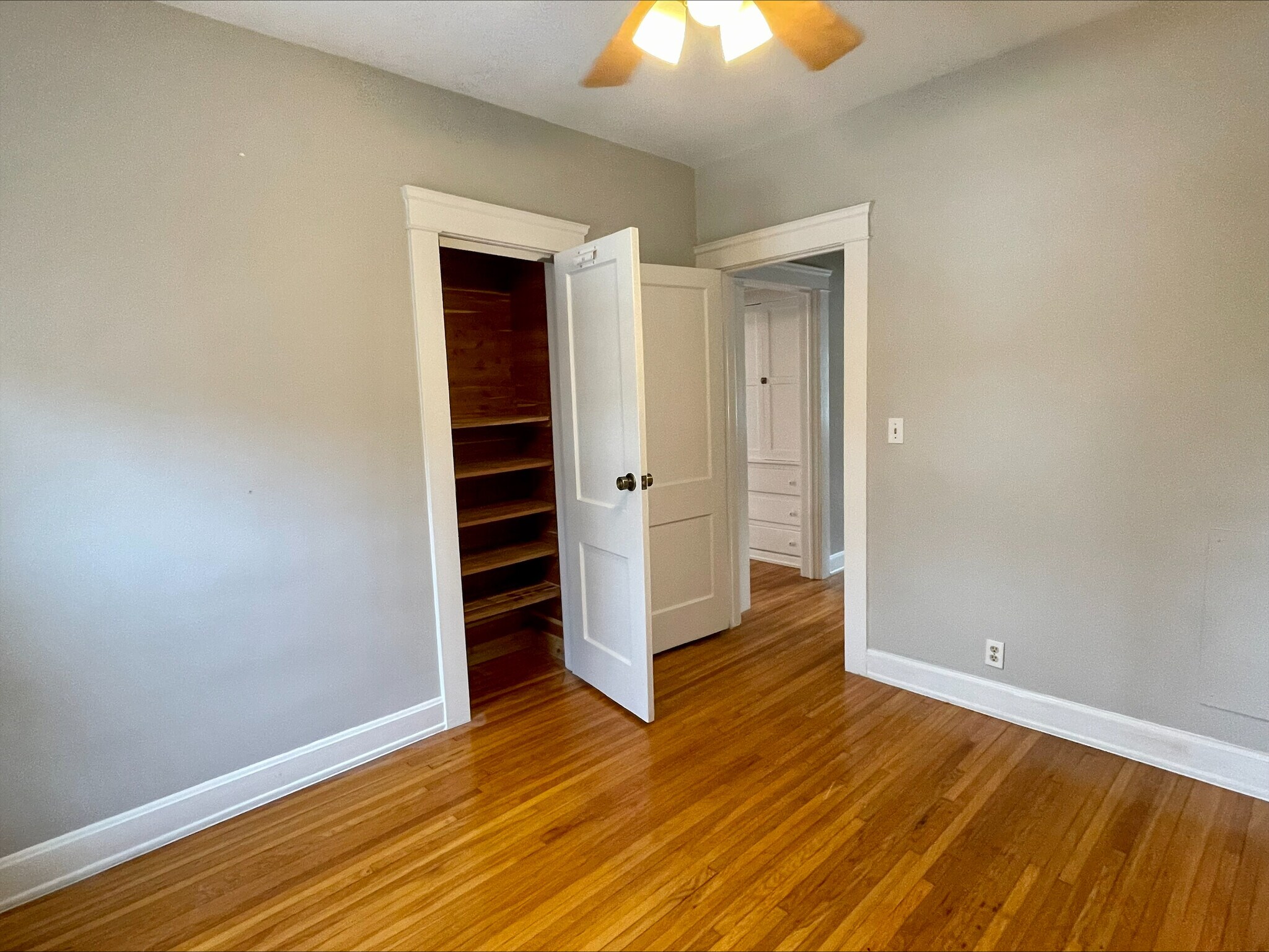 Building Photo - 2345 Grandview Ave