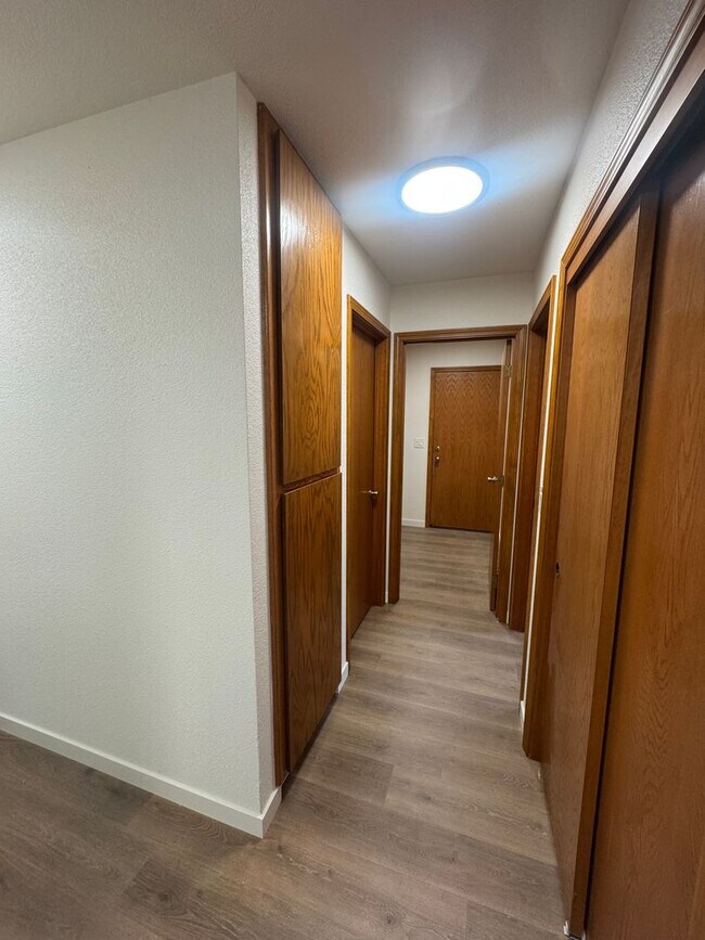 Building Photo - 2409 Candlewood Dr