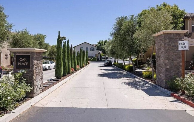 Building Photo - $4195.00 - Gorgeous and Ready for Move-In! Spacious 4 Br / 2.5 Ba in South Gilroy