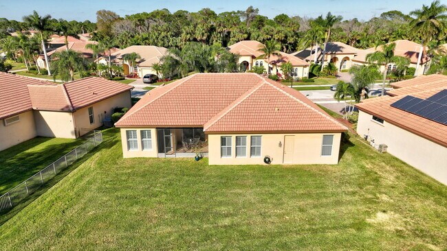 Building Photo - 827 SW Grand Reserves Blvd