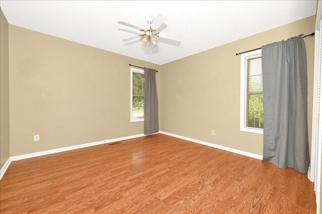 Building Photo - 3 Bedroom, 2 Bath home.