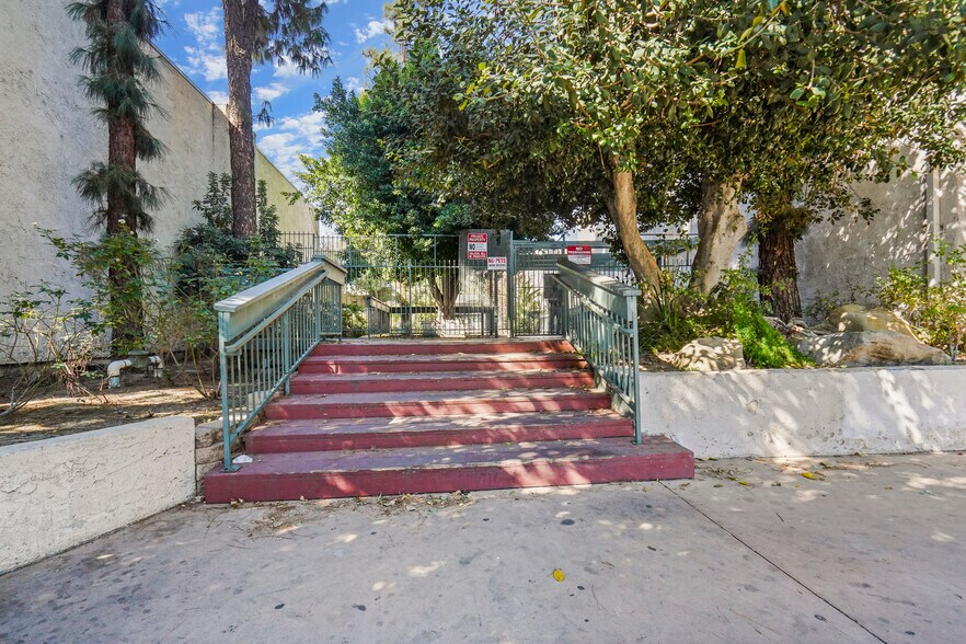 Building Photo - 8601 International Ave