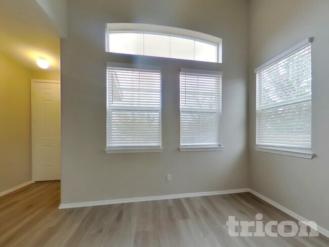 Building Photo - 733 Pino Ave