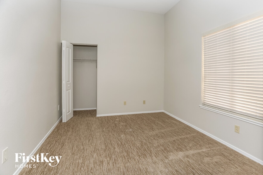 Building Photo - 4421 Inez Dr