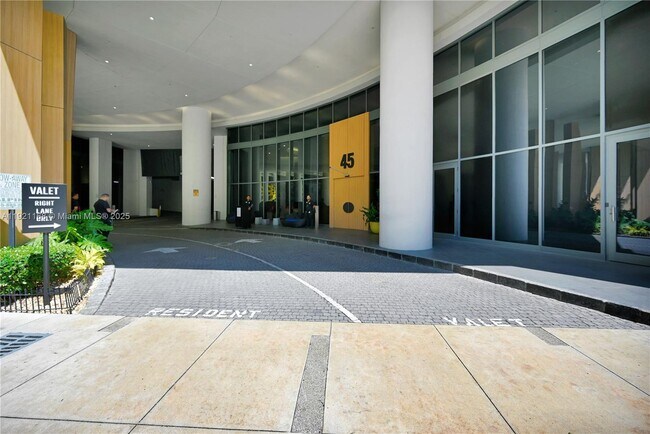 Building Photo - 45 SW 9th St