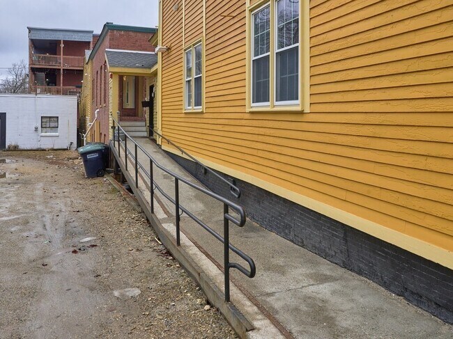 Building Photo - 15 Hamilton St