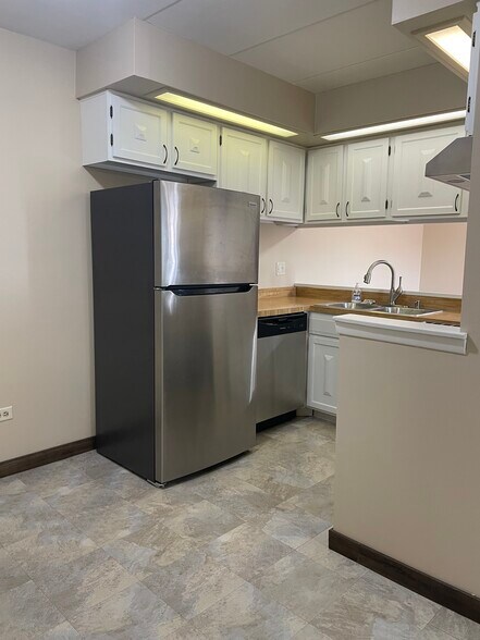 Building Photo - 13628 Royal Ct