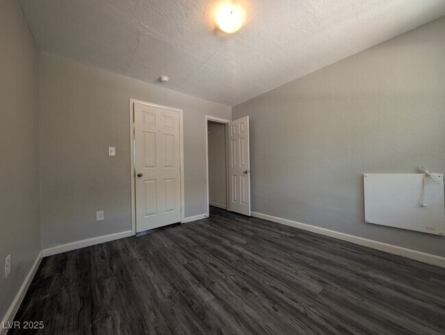 Building Photo - 319 N 11th St