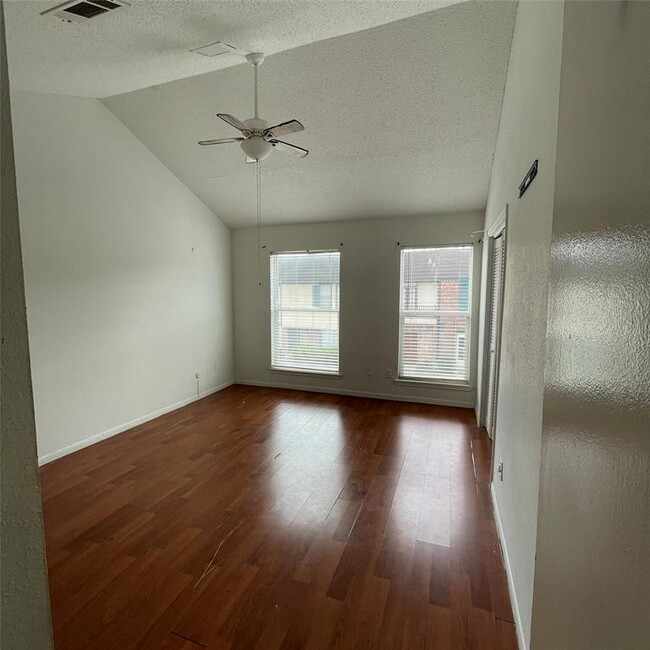Building Photo - 7700 Creekbend Dr