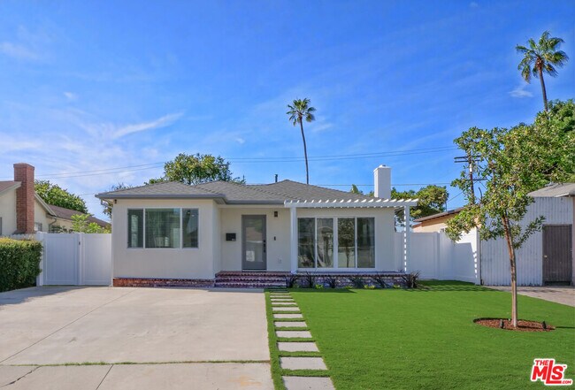Primary Photo - 11323 Utopia Ave