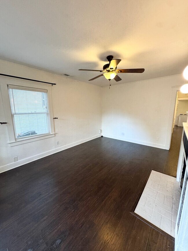 Building Photo - Charming 1 Bedroom 1 Bath Historic Duplex,...