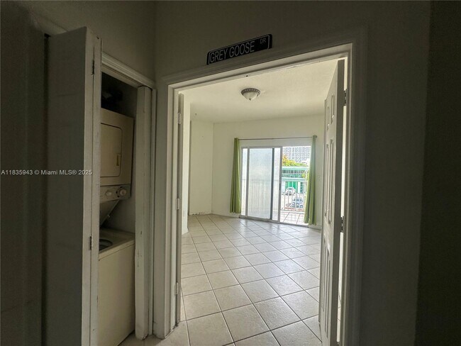 Building Photo - 2734 Bird Ave